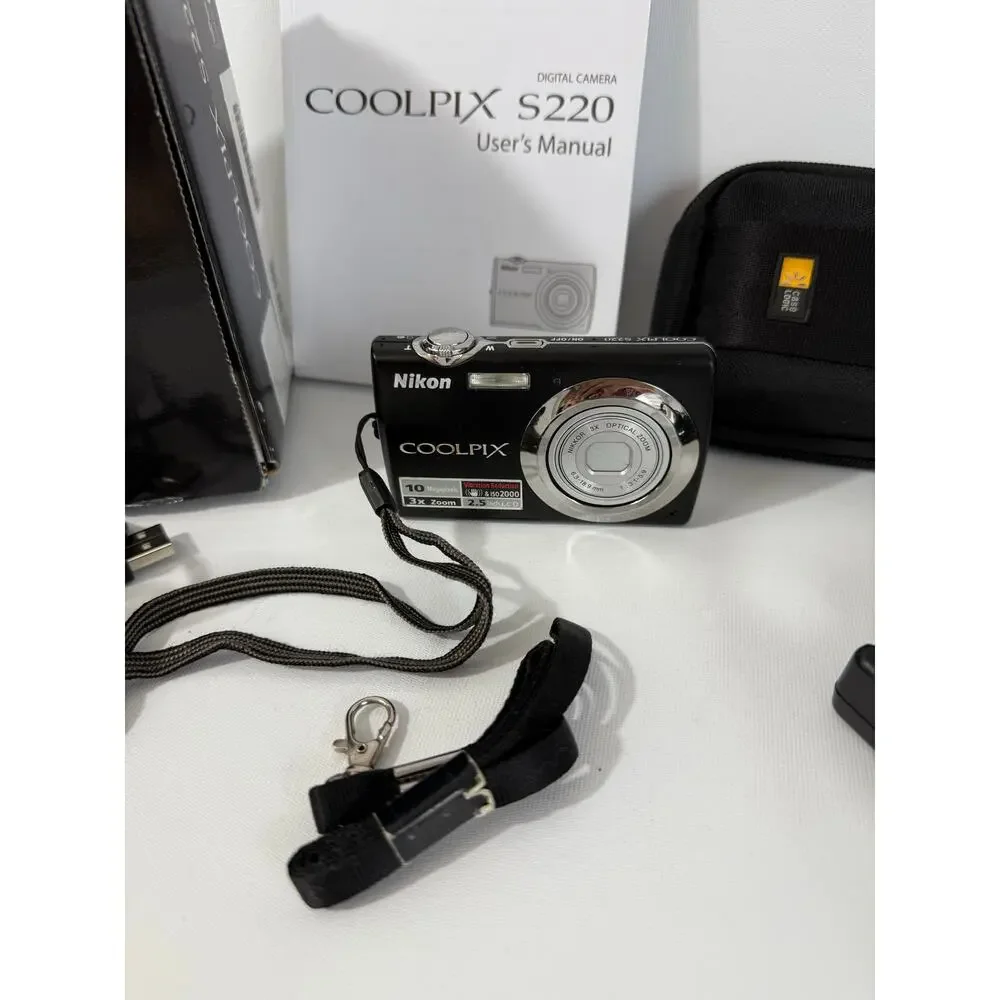 Nikon S220 10MP Opt Zoom Digital Camera Black Battery/Charger & Accessories EUC